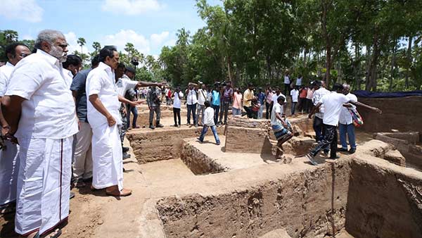 MK Stalin visits Keezhadi Excavation MK Stalin visits Keezhadi Excavation