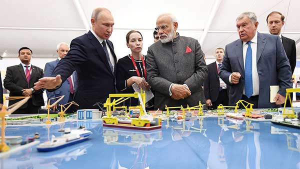 PM Modi, Putin meets in Russia PM Modi, Putin meets in Russia