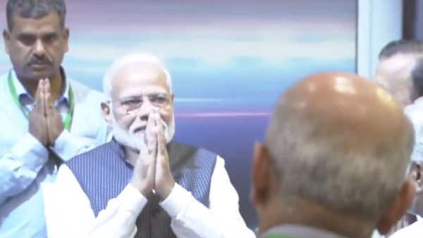 Chandrayaan 2 live updates : Prime Minister Narendra Modi arrives at Bengaluru Chandrayaan 2 live updates : Prime Minister Narendra Modi arrives at Bengaluru