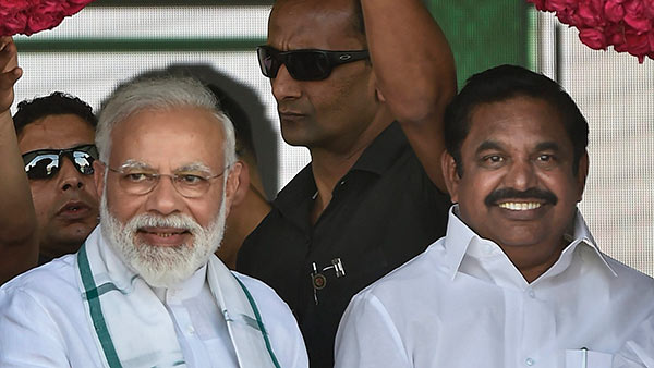 கடைசியில் அதிமுக அணி