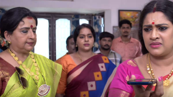 ஆனந்தி அனன்யாவை