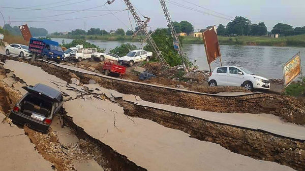 About 25 people have died after Earthquake Rocks North Pakistan About 25 people have died after Earthquake Rocks North Pakistan