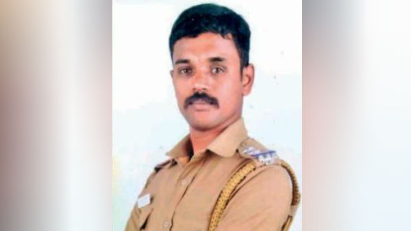இளம்பெண்