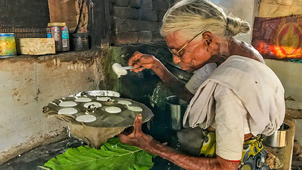 Public praised one rupee a idly Kamalathaal Grandmother Public praised one rupee a idly Kamalathaal Grandmother