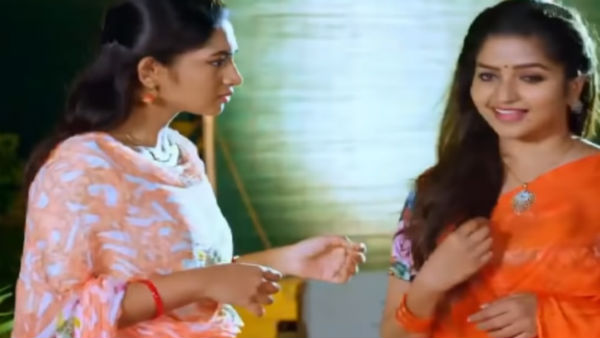 அம்மாவை வெறுக்கிறாள்