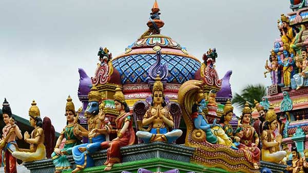 இந்து ஆலயத்தில்...