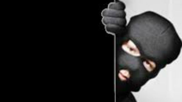 madhya pradesh judge held captive, Armed robbers decamp with Rs 500 cash madhya pradesh judge held captive, Armed robbers decamp with Rs 500 cash