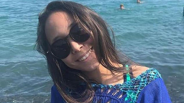 Girl 14 died due to cell phone exploded Girl 14 died due to cell phone exploded