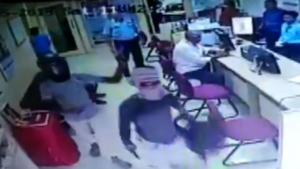 6 people were looted Rs 8 lakhs in Patna bank 6 people were looted Rs 8 lakhs in Patna bank