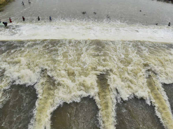 பெருமழையால் ஆறுகளில் வெள்ளம்