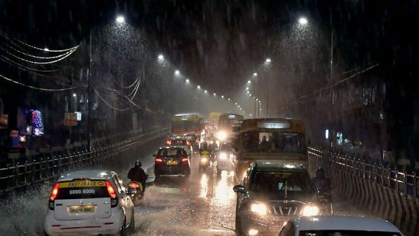 Rain lashes Chennai at night time Rain lashes Chennai at night time