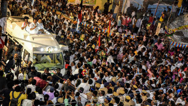 TN CM Edappadi Palanisamy by-election campaign gets massive welcome in Vikravandi TN CM Edappadi Palanisamy by-election campaign gets massive welcome in Vikravandi