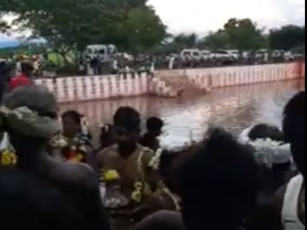ஆண் பக்தர்கள்