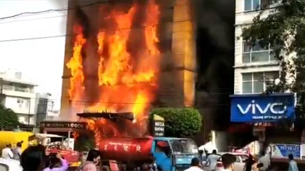 Madhya Pradesh: Fire breaks out at a hotel in Indore Madhya Pradesh: Fire breaks out at a hotel in Indore