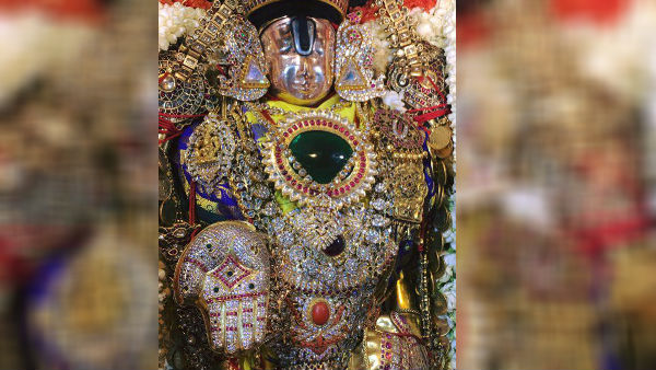 கருட வாகனத்தில் சுவாமி