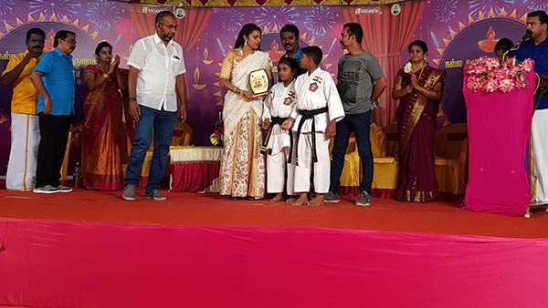 twins boy and girl : karaikal twins received award from kasturi for Martial arts records twins boy and girl : karaikal twins received award from kasturi for Martial arts records
