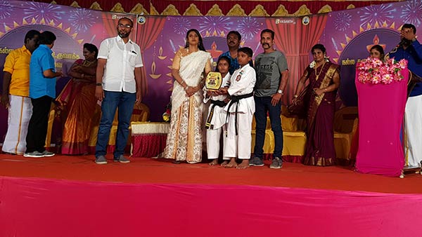 twins boy and girl : karaikal twins received award from kasturi for Martial arts records twins boy and girl : karaikal twins received award from kasturi for Martial arts records