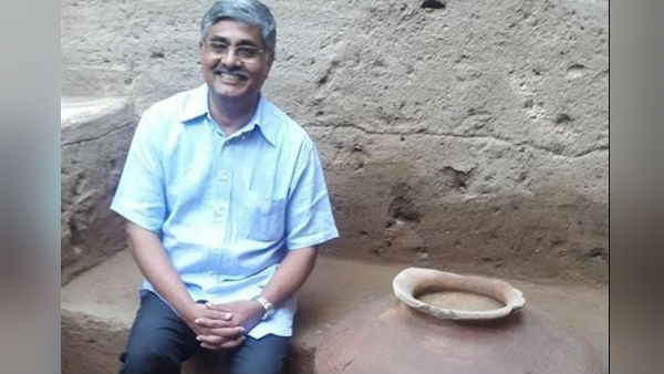 R Balakrishnans explains on Keezhadi Excavations R Balakrishnans explains on Keezhadi Excavations