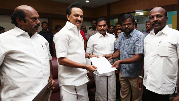 போட்டி தேர்வாளர்களுக்கு உதவி