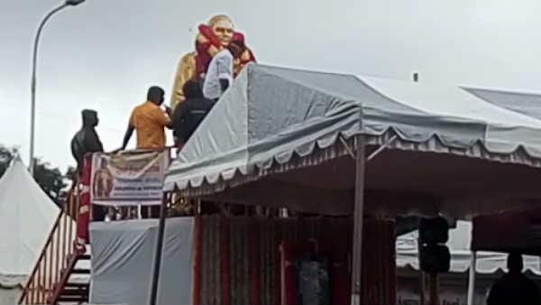 கோரிக்கை முழக்கம்