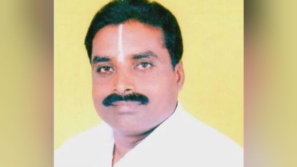 அடித்து ஆடிய அதிமுக