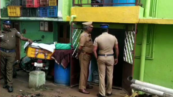 மொபைல்கள், கணிணிகள் பறிமுதல்