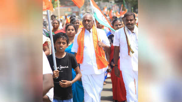 pon radhakrishnan teases congress on gandhi jayanti day pon radhakrishnan teases congress on gandhi jayanti day