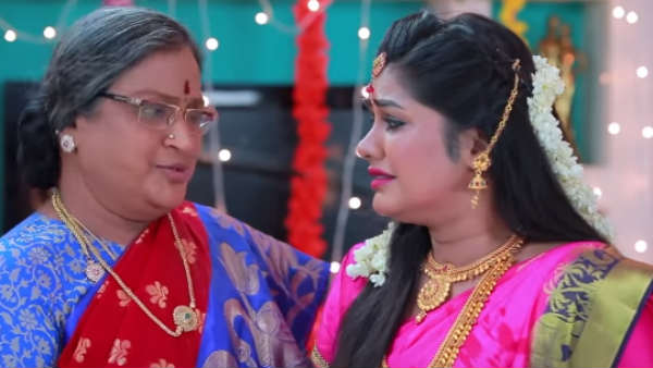 அனுவின் புடவையை
