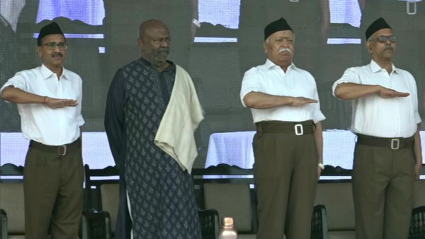 Union Ministers Nitin Gadkari, VK Singh attend RSS #VijayaDashami Union Ministers Nitin Gadkari, VK Singh attend RSS #VijayaDashami