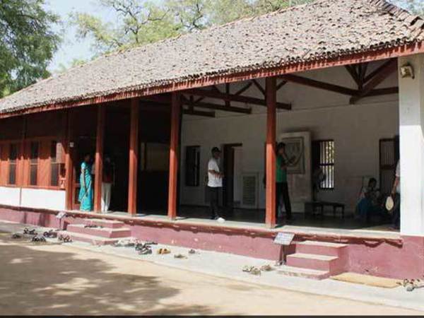 சபர்மதி ஆசிரமத்துக்கு நோட்டீஸ்