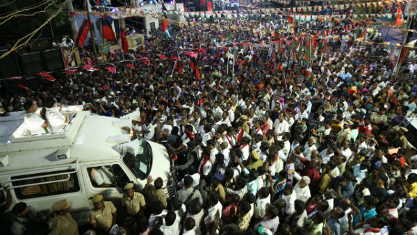 DMK cadres throng in large nuber for MK Stalin campaign in Nanguneri DMK cadres throng in large nuber for MK Stalin campaign in Nanguneri