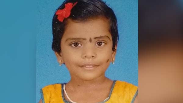 தனியாக விளையாடினாள்