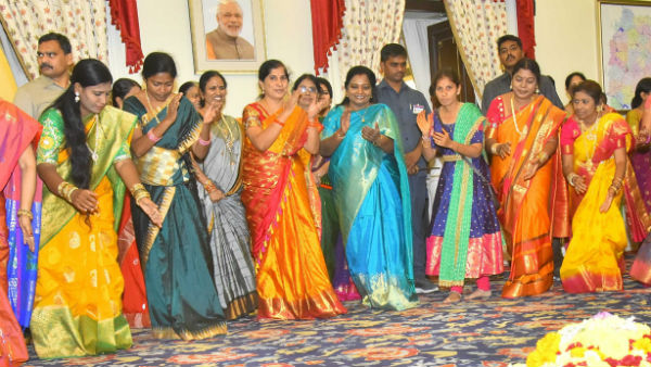 அடுக்கான மலர்கூட்டம்