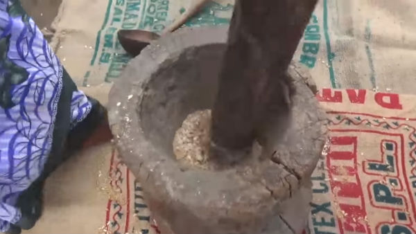 அவல் எடுப்பது