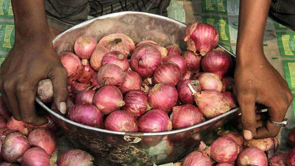 Onion price increased today in Koyambedu market Onion price increased today in Koyambedu market