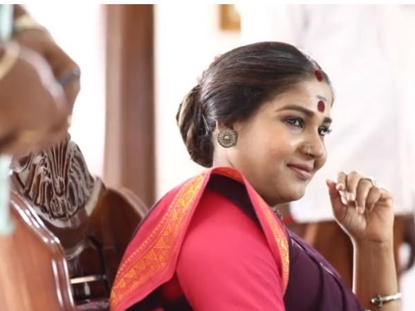 நடிகை மவுனிகா கெட்டப்