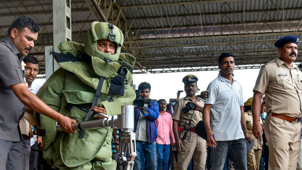 30 bomb squads deployed in Ayodhya 30 bomb squads deployed in Ayodhya