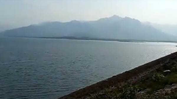 ரம்மியமான அணை