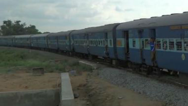 ரயில்வே ஊழியர்கள்