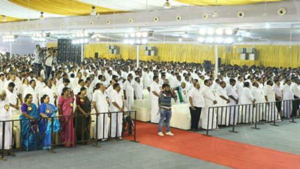 அதிகாரங்கள் பறிப்பு
