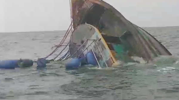 fishing boat drowned in puducherry sea fishing boat drowned in puducherry sea