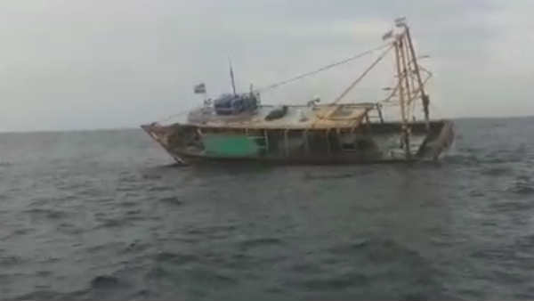 fishing boat drowned in puducherry sea fishing boat drowned in puducherry sea