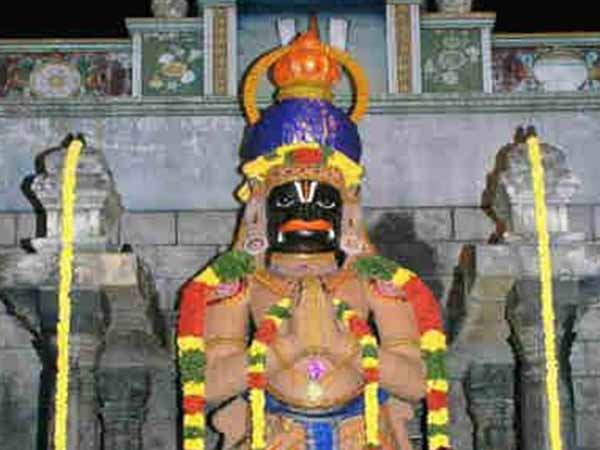 ஆஞ்சநேயரை வணங்கலாம்