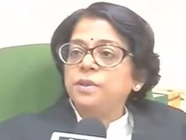 பெண் நீதிபதி