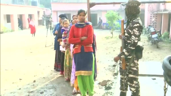 Jharkhand Assembly Polls: Naxal blown up a bridge in the Gumla area Jharkhand Assembly Polls: Naxal blown up a bridge in the Gumla area