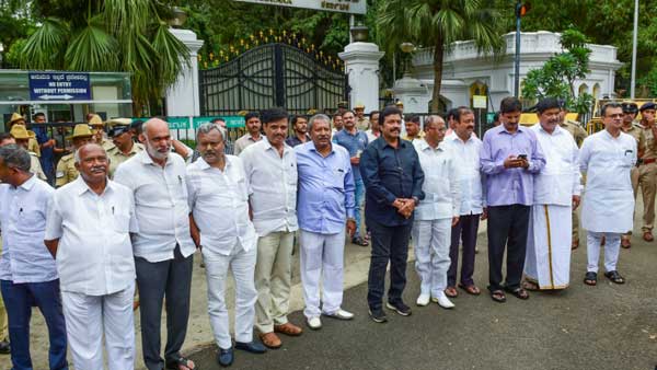 2 தொகுதிகள்