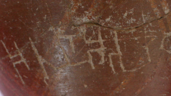 மண் கலங்களில் தமிழி எழுத்துகள்