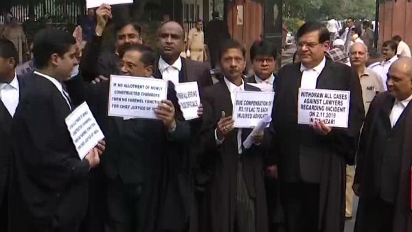 Lawyers protest outside Supreme Court Lawyers protest outside Supreme Court