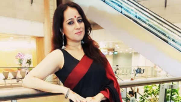ஆளாகி நின்றவளே