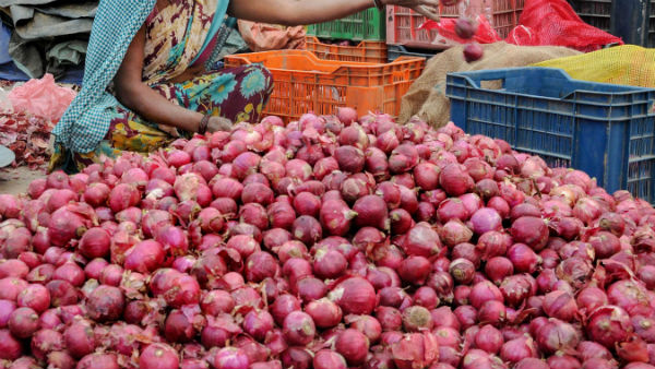 Trader gives free Tshirt for onion Trader gives free Tshirt for onion